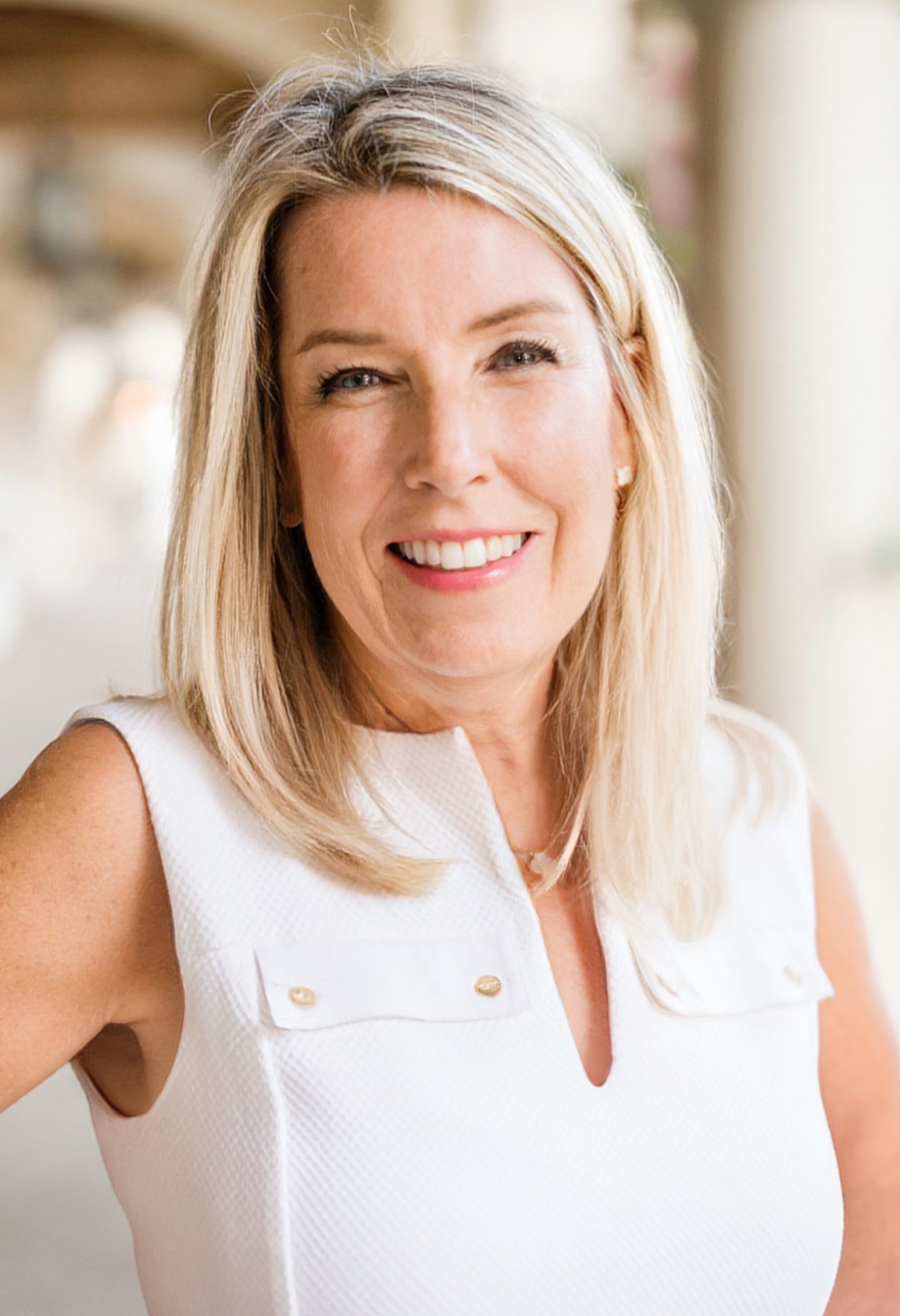 Holly Lynn Smith at Long & Foster Real Estate, Inc. Luxury Real